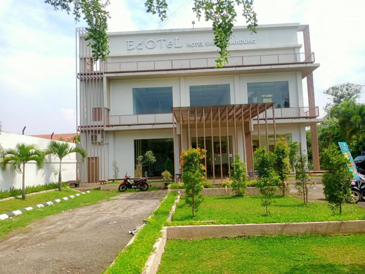 בנדונג Oyo 90102 Edotel Hotel By Dbest Hospitality מראה חיצוני תמונה