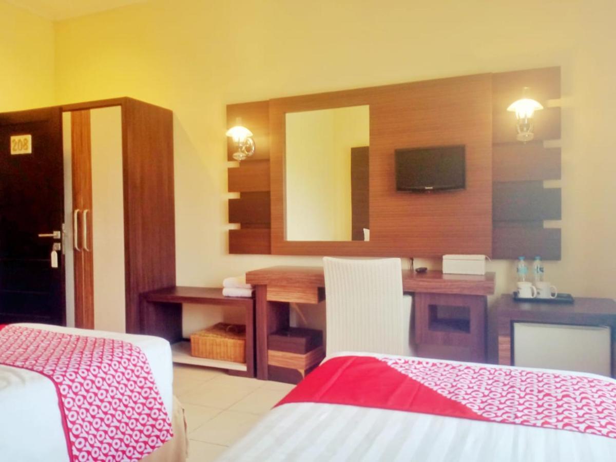 בנדונג Oyo 90102 Edotel Hotel By Dbest Hospitality מראה חיצוני תמונה