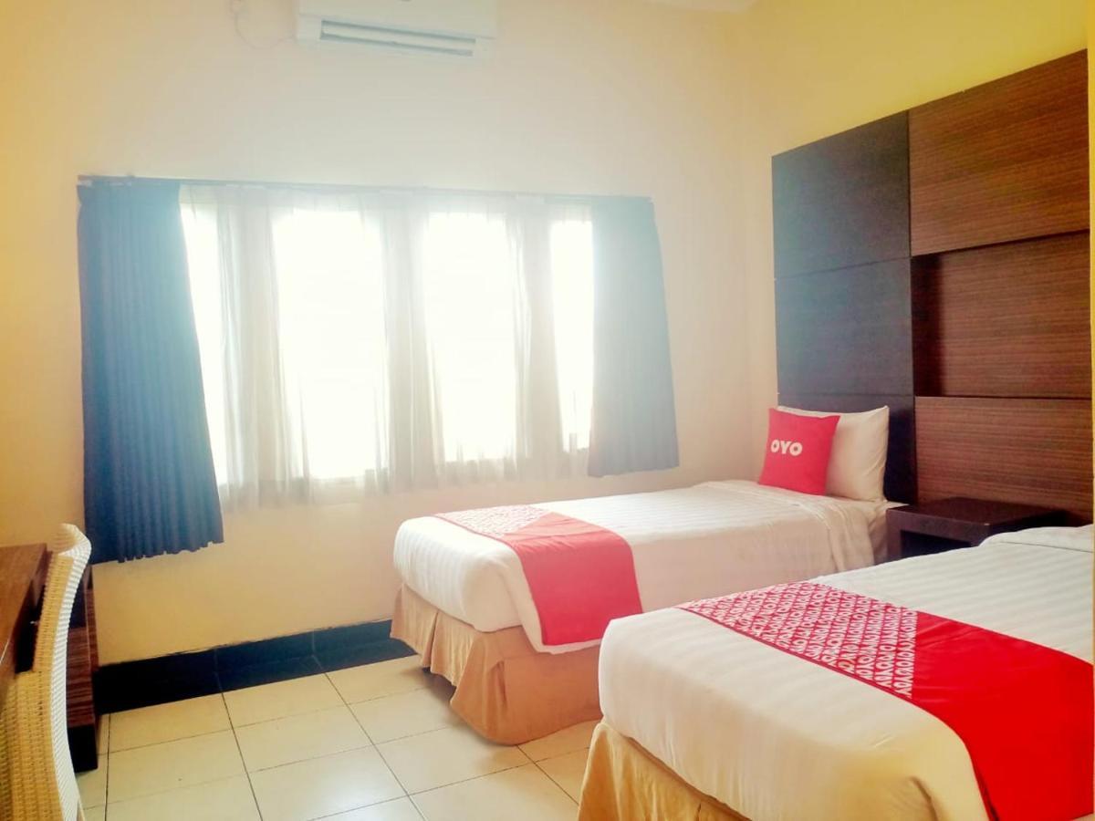 בנדונג Oyo 90102 Edotel Hotel By Dbest Hospitality מראה חיצוני תמונה