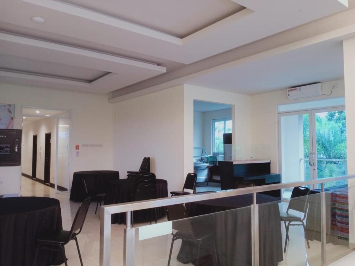 בנדונג Oyo 90102 Edotel Hotel By Dbest Hospitality מראה חיצוני תמונה