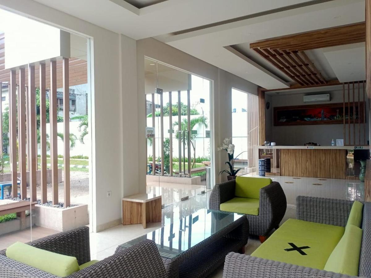 בנדונג Oyo 90102 Edotel Hotel By Dbest Hospitality מראה חיצוני תמונה