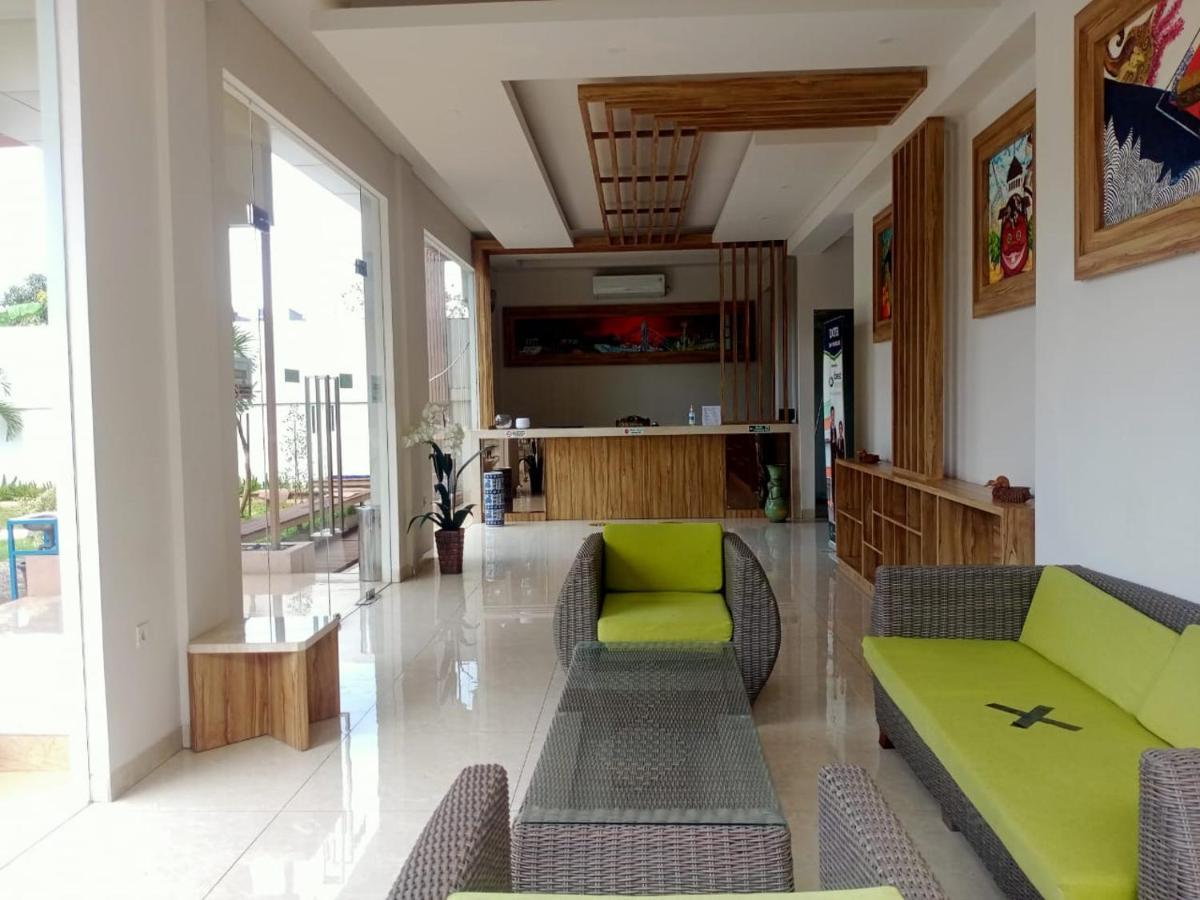 בנדונג Oyo 90102 Edotel Hotel By Dbest Hospitality מראה חיצוני תמונה