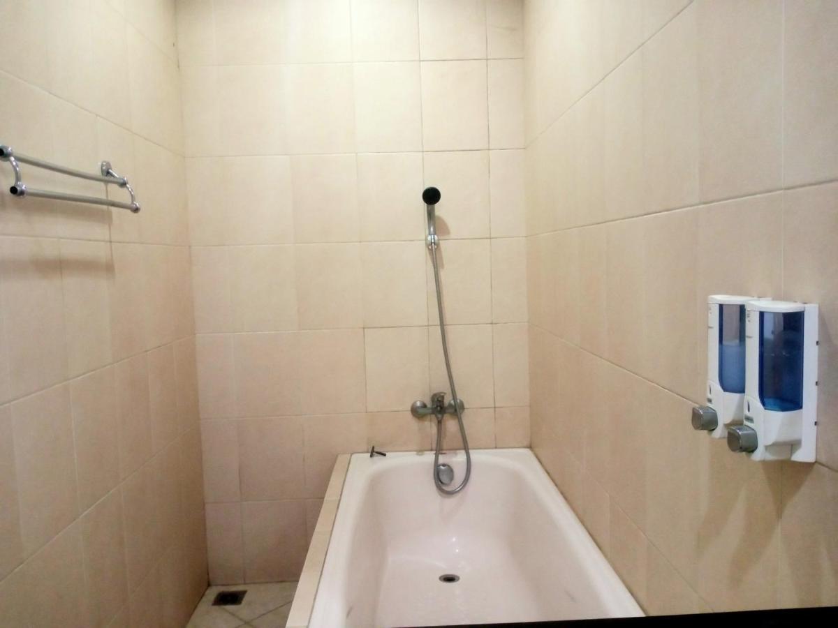בנדונג Oyo 90102 Edotel Hotel By Dbest Hospitality מראה חיצוני תמונה