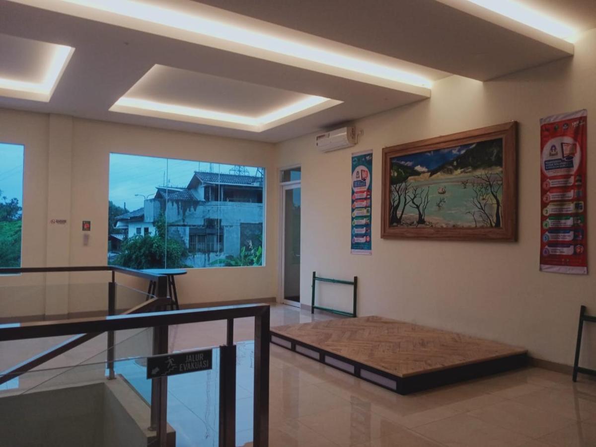 בנדונג Oyo 90102 Edotel Hotel By Dbest Hospitality מראה חיצוני תמונה
