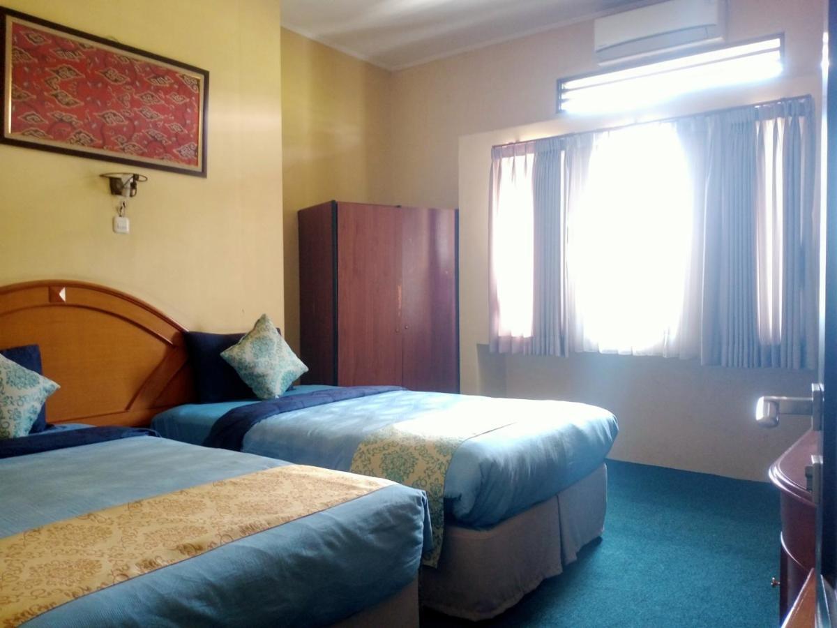בנדונג Oyo 90102 Edotel Hotel By Dbest Hospitality מראה חיצוני תמונה
